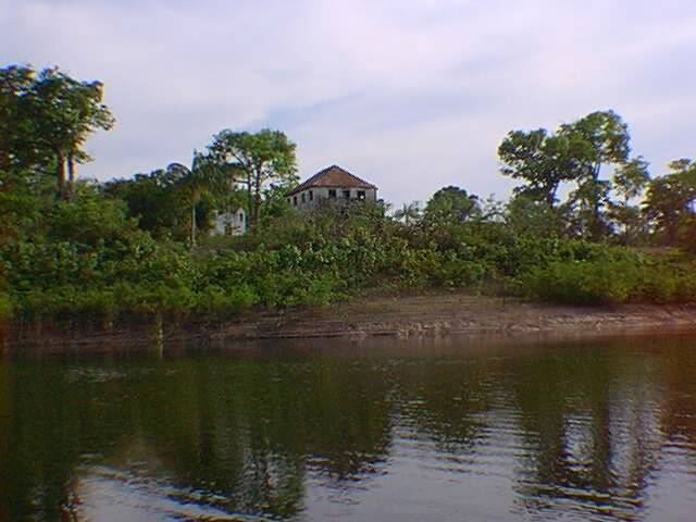 casaro abandonado no Amazonas